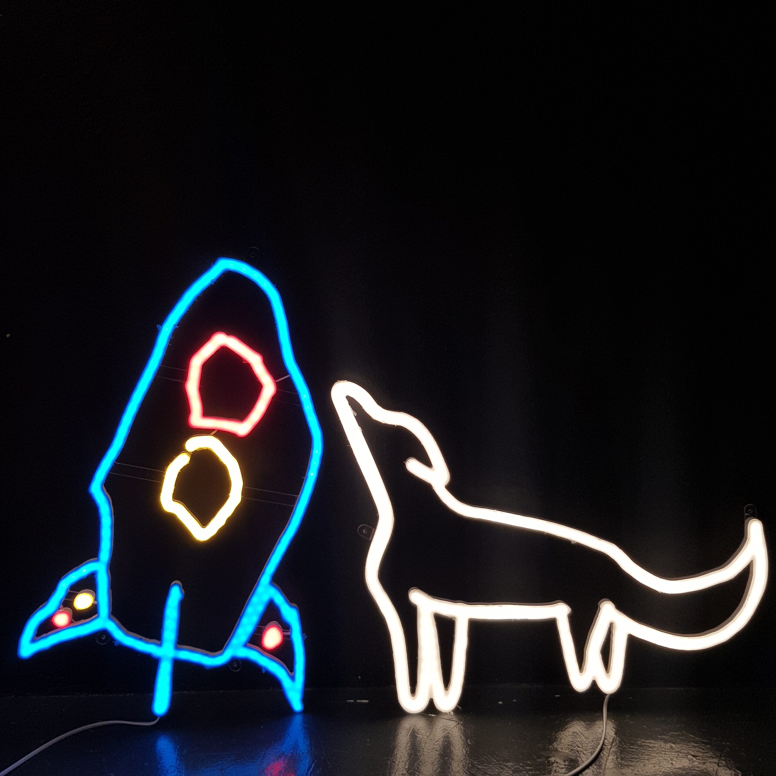 Neon led idealny na prezent -rakieta i wilk