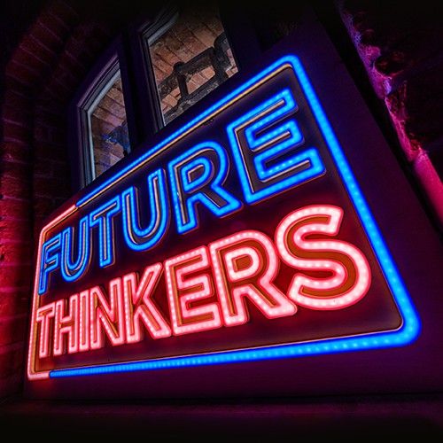świecące logo future thinkers