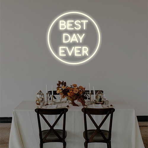 Neonowa dekoracja best day ever zrobi niezapomniany klimat na weselu i ślubie.