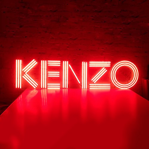 Świecące logo Kenzo