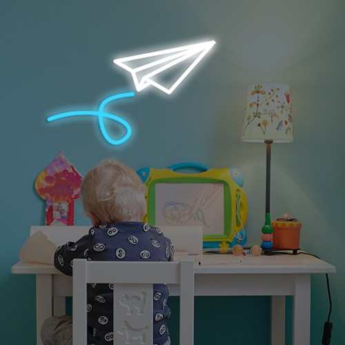 Lampka nocna LED SAMOLOT świetnie sprawdzi się nie tylko w sypialni, ale także w salonie, jadalni, czy pokoju dziecięcym.