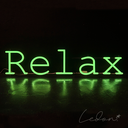 napis neonowy zielony relax