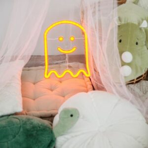 Neon na zamówienie duszek do pokoju dziecka to idealne oświetlenie ścienne