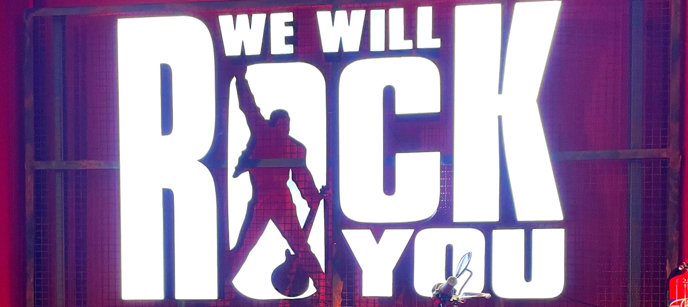 neon świetlny dla teatru ROMA - reklama ledowa na przedstawienie We will rock you w teatrze Roma