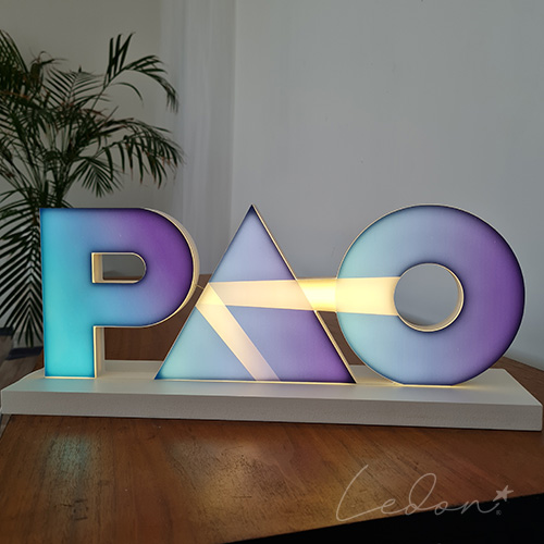 świecące litery PAO