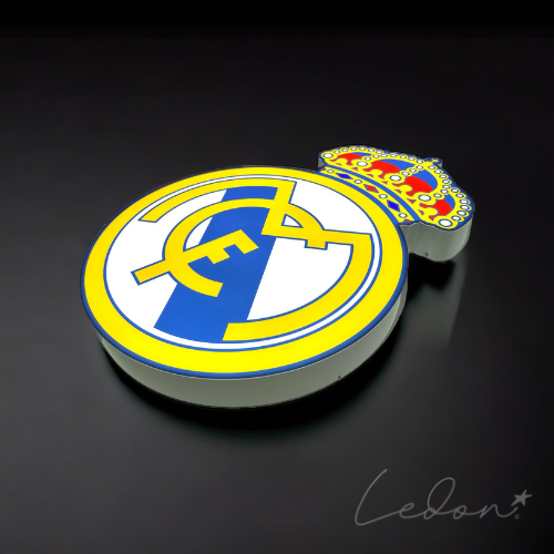 kaseton reklamowy - logo klubu piłkarskiego