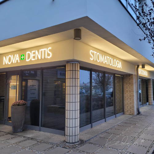 Neon ledowy na zamówienie jako szyld do nova dentis centrum stomatologii