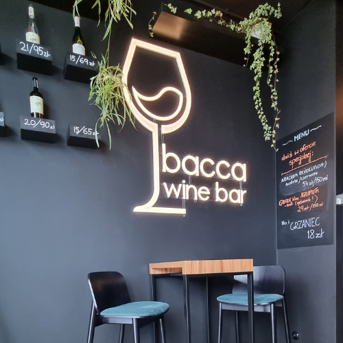Świecący napis na ścianę Bacca Wine Bar